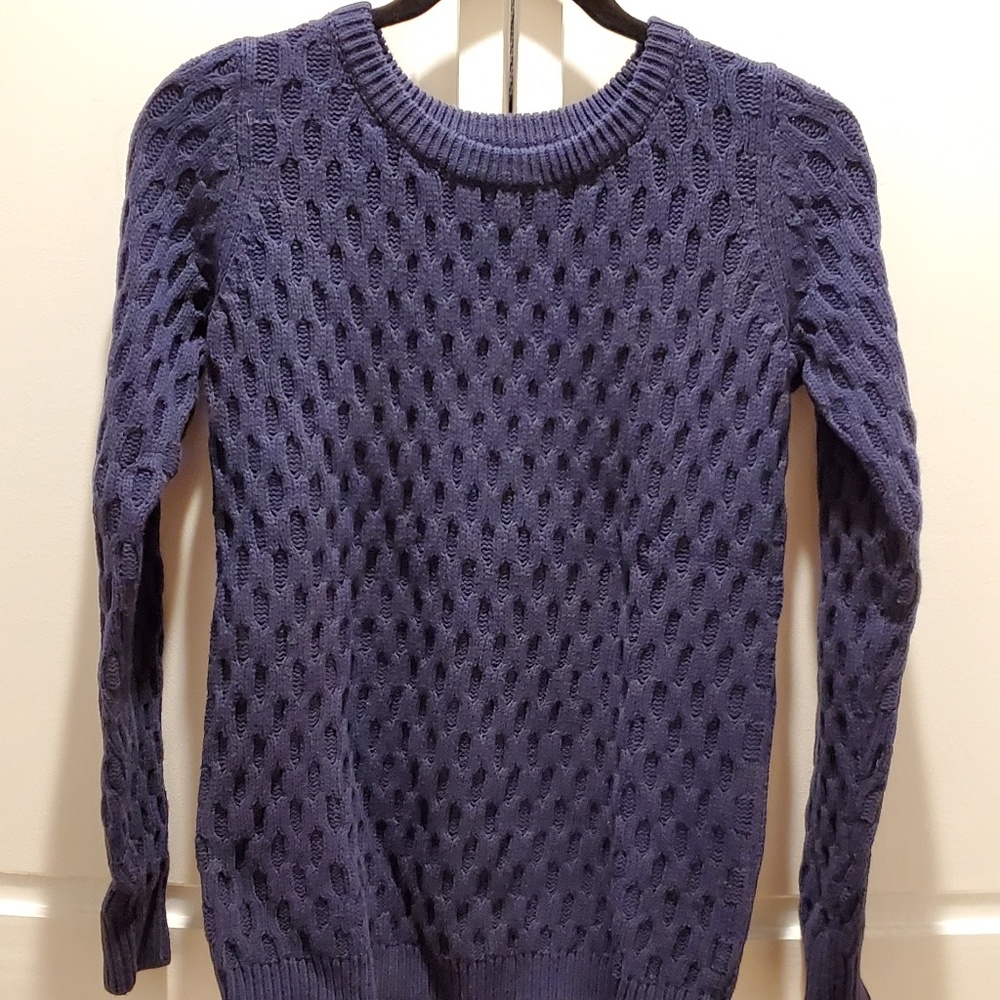 Old Navy Size Small Cabled sweater